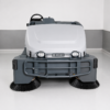 Barredora Nilfisk SW8000 con operador a bordo Barredora Nilfisk SW8000 con operador a bordo