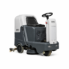 Fregadora industrial Nilfisk SC3500 con operador a bordo Fregadora industrial Nilfisk SC3500 con operador a bordo