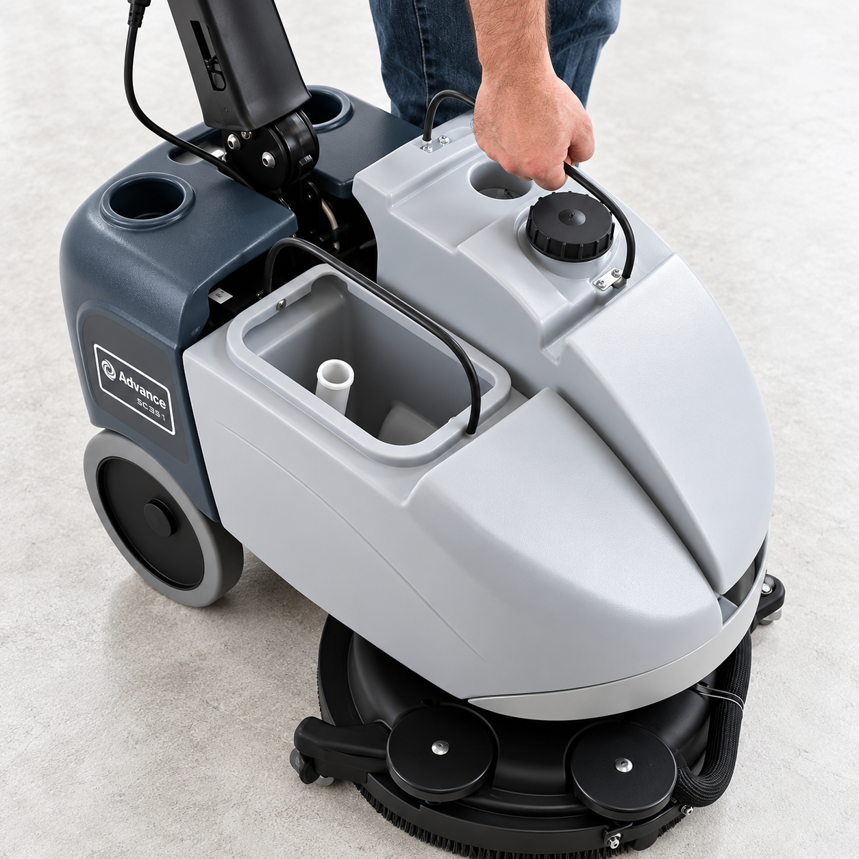 Restregadora Nilfisk SC351 con tanques de 11 litros Restregadora Nilfisk SC351 con tanques de 11 litros